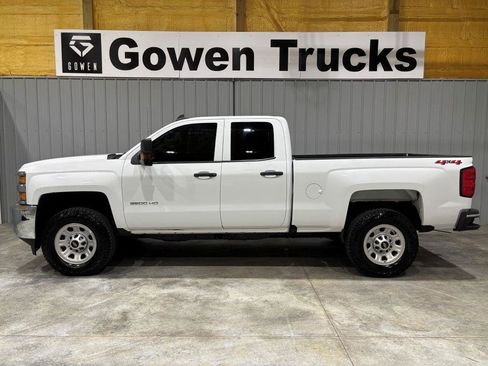 Used 2019 Chevrolet Silverado 2500 W/T AWD/4WD image 2