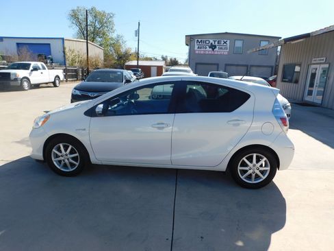 Used 2014 Toyota Prius C One image 4