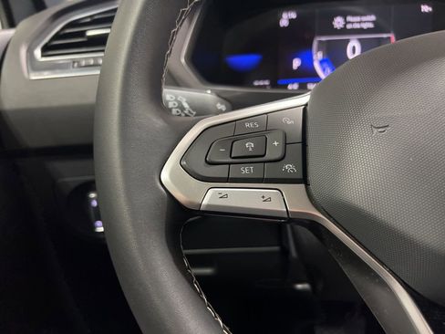 Used 2023 Volkswagen Tiguan SE w/ Panoramic Sunroof Package image 31