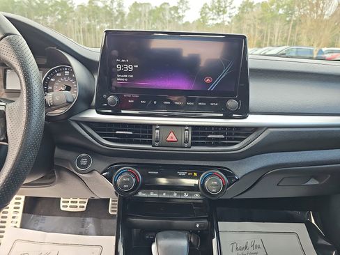 Used 2023 Kia Forte GT-Line w/ GT-Line Premium Package image 20