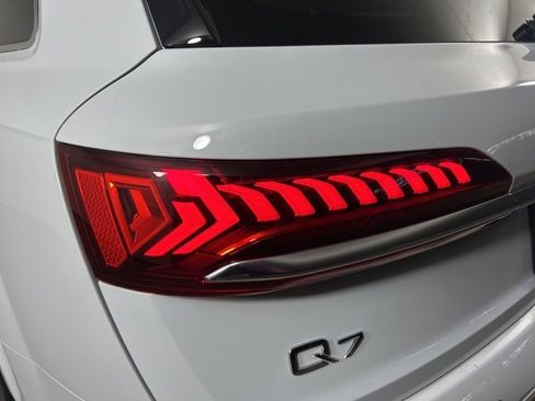 Used 2023 Audi Q7 3.0T Prestige image 29