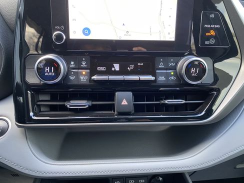 Used 2024 Toyota Highlander LE image 28