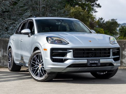 Certified 2025 Porsche Cayenne AWD/4WD image 6