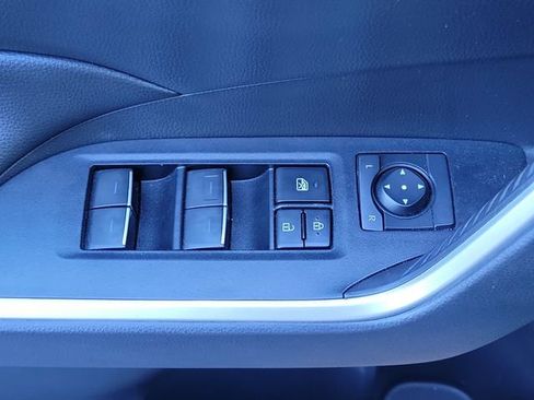 Used 2022 Toyota RAV4 XLE w/ Convenience Package FWD image 16