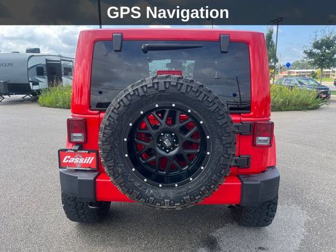 Used 2018 Jeep Wrangler Sahara w/ Connectivity Group AWD/4WD image 5