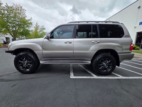 Used 2004 Toyota Land Cruiser w/ Convenience Pkg AWD/4WD image 4