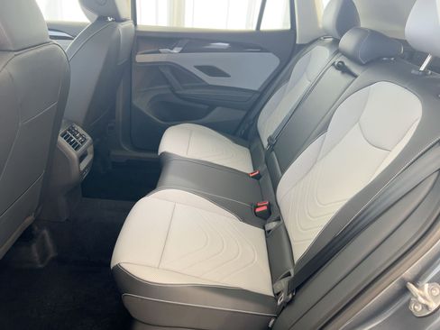 New 2026 Volkswagen Tiguan SE image 15