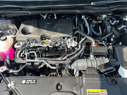 Used 2025 Toyota Sienna XLE FWD image 20