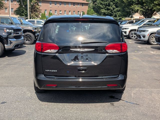 Certified 2024 Chrysler Voyager LX FWD image 4