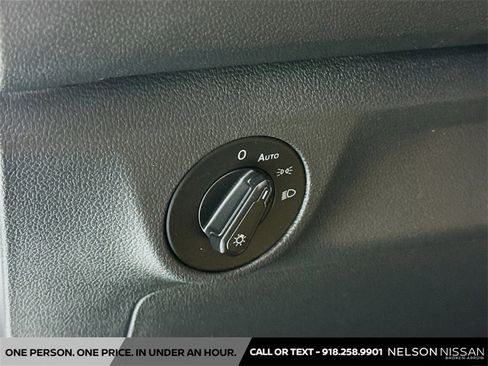 Used 2020 Volkswagen Jetta SE w/ SE Cold Weather Package image 10