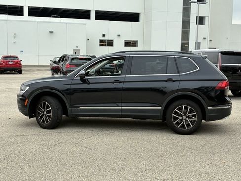 Used 2021 Volkswagen Tiguan SE w/ Panoramic Sunroof Package FWD image 8