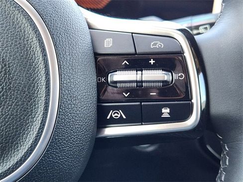 Certified 2025 Kia Sorento EX image 29