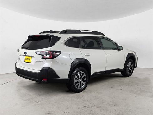 Used 2025 Subaru Outback Premium image 5