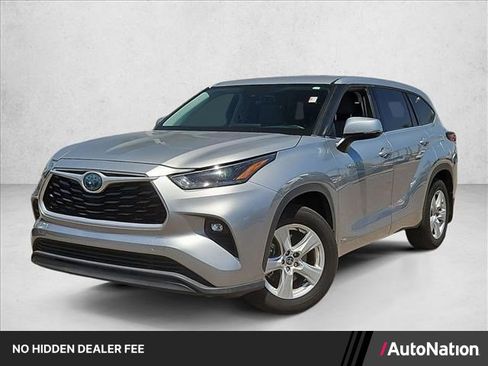 Used 2021 Toyota Highlander LE AWD/4WD image 1