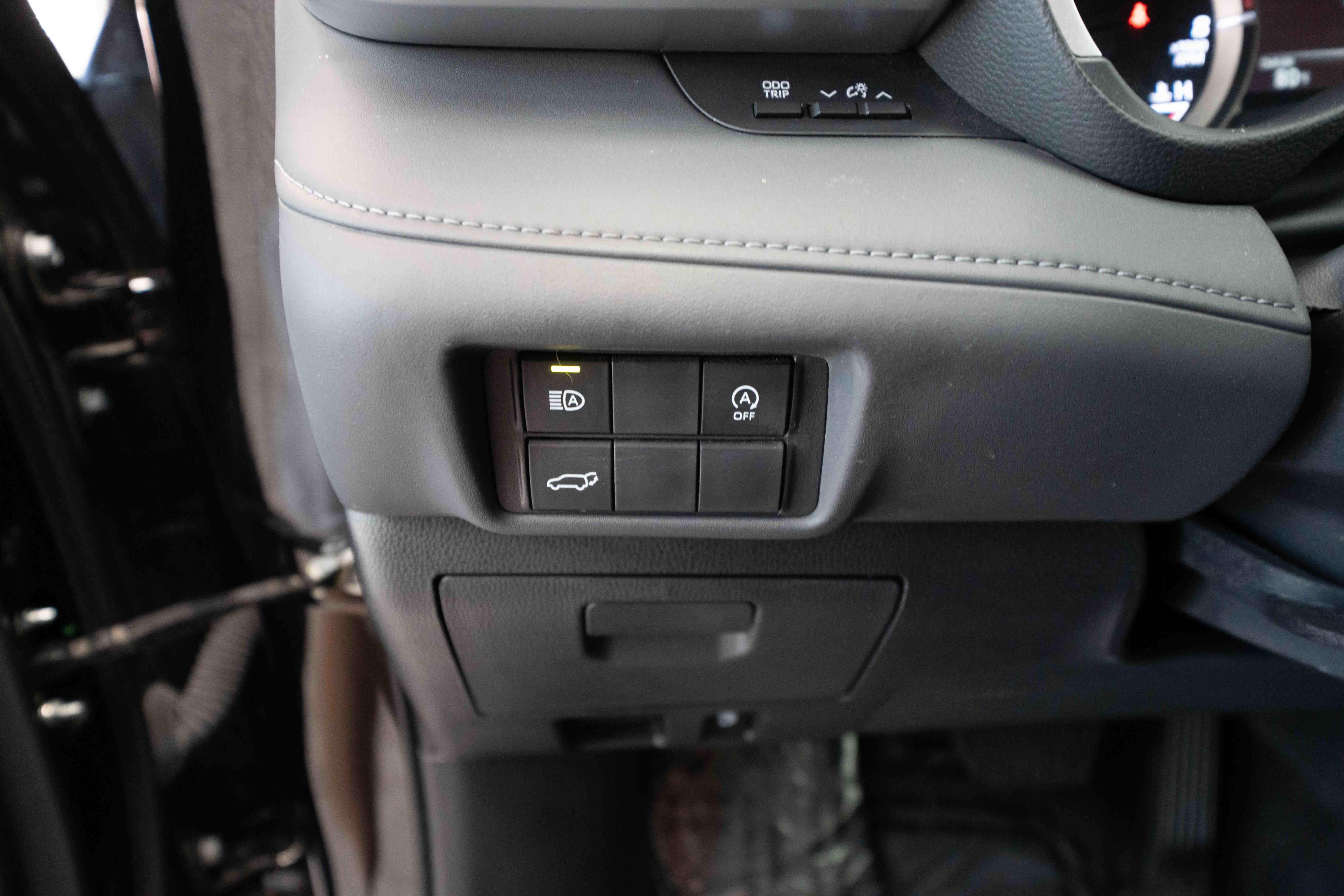 Used 2023 Toyota Highlander XLE AWD/4WD image 11