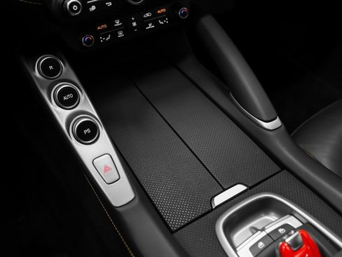 Used 2018 Ferrari GTC4Lusso image 63