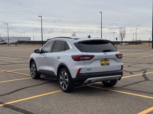 Used 2025 Ford Escape Platinum image 32