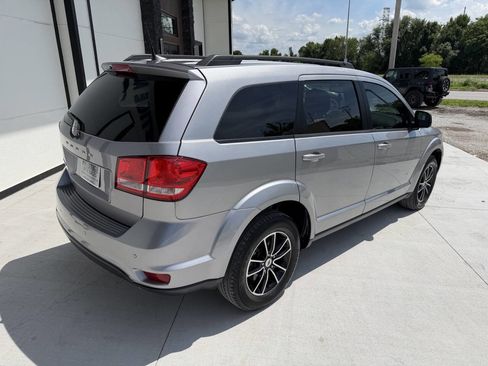 Used 2019 Dodge Journey SE FWD image 9
