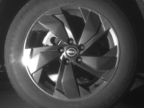 Used 2025 Nissan Rogue SV image 15