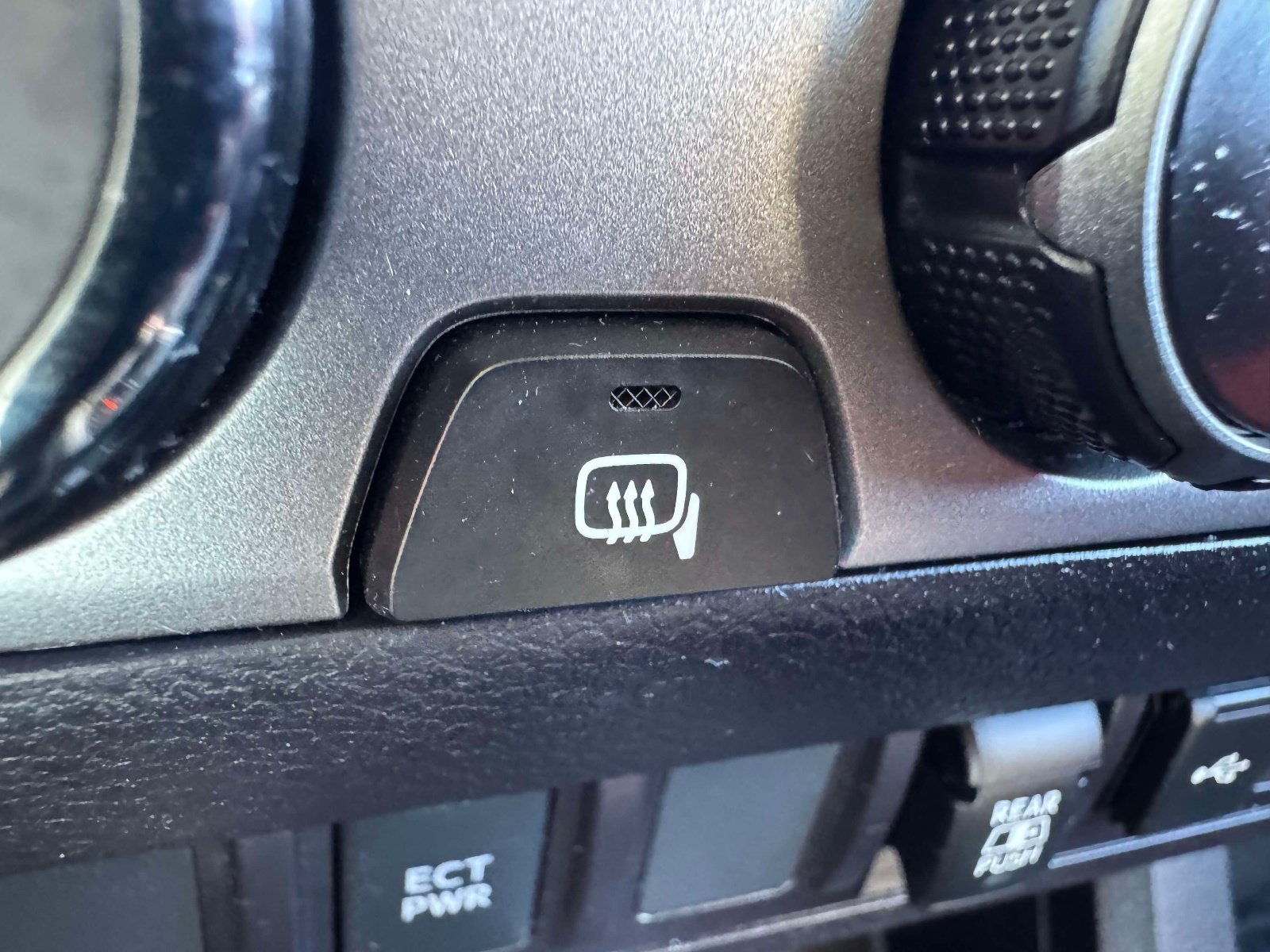 Certified 2023 Toyota Tacoma SR5 AWD/4WD image 38