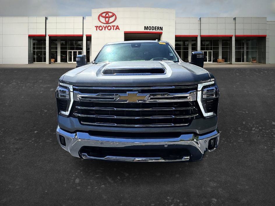 Used 2025 Chevrolet Silverado 2500 LTZ w/ LTZ Premium Package AWD/4WD image 3