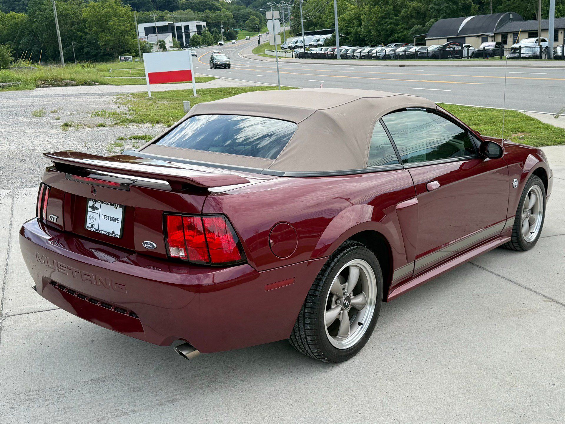 Used 2004 Ford Mustang GT RWD image 12