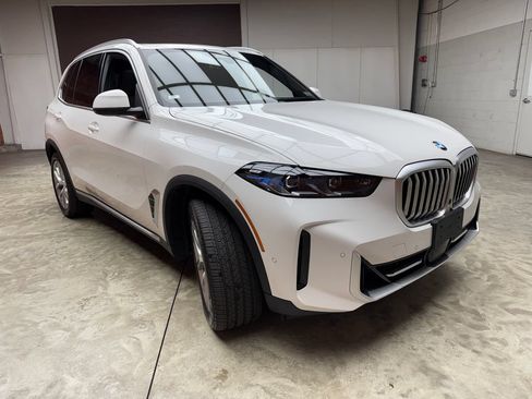 Certified 2024 BMW X5 xDrive40i w/ Premium Package AWD/4WD image 7