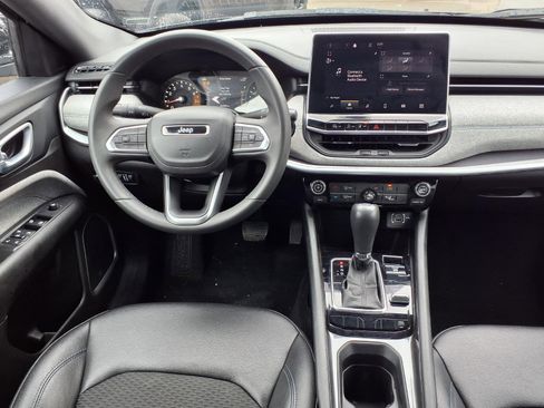 Used 2024 Jeep Compass Latitude image 5