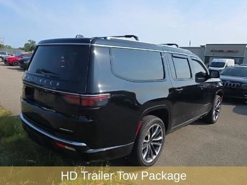 Used 2023 Jeep Wagoneer L Series III w/ Premium Group I AWD/4WD image 4