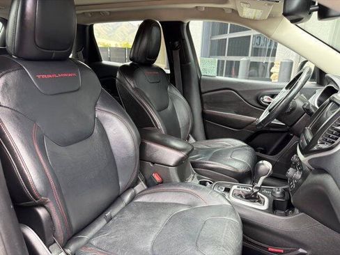 Used 2015 Jeep Cherokee Trailhawk w/ Leather Interior Group AWD/4WD image 24
