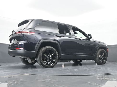 Used 2024 Jeep Grand Cherokee Limited w/ Black Appearance Package image 63