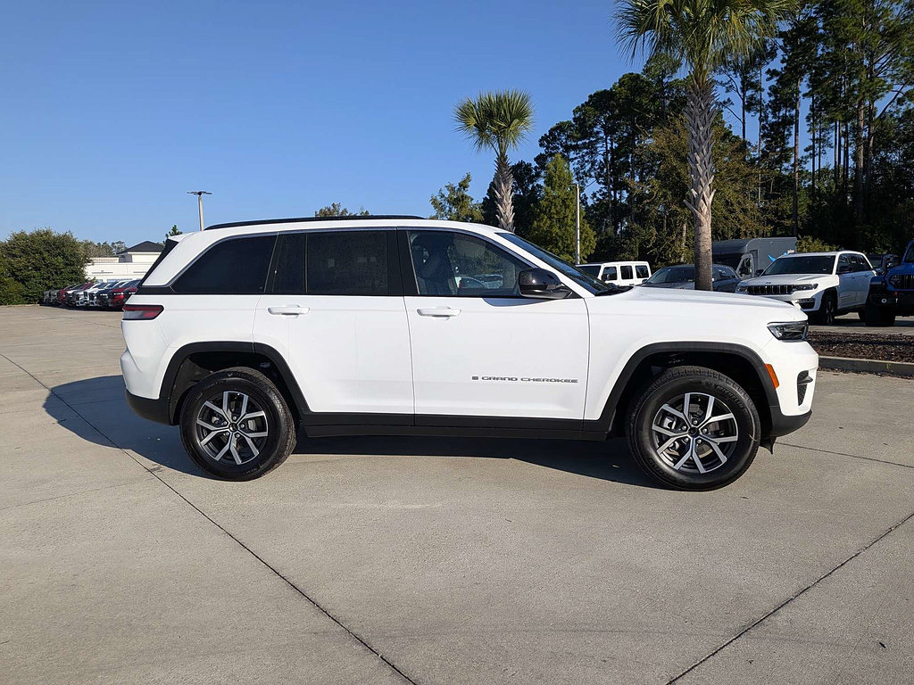 New 2027 Jeep Grand Cherokee Laredo X AWD/4WD image 3