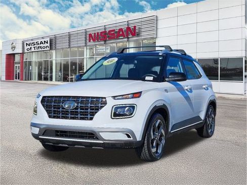 Used 2023 Hyundai Venue Limited image 2