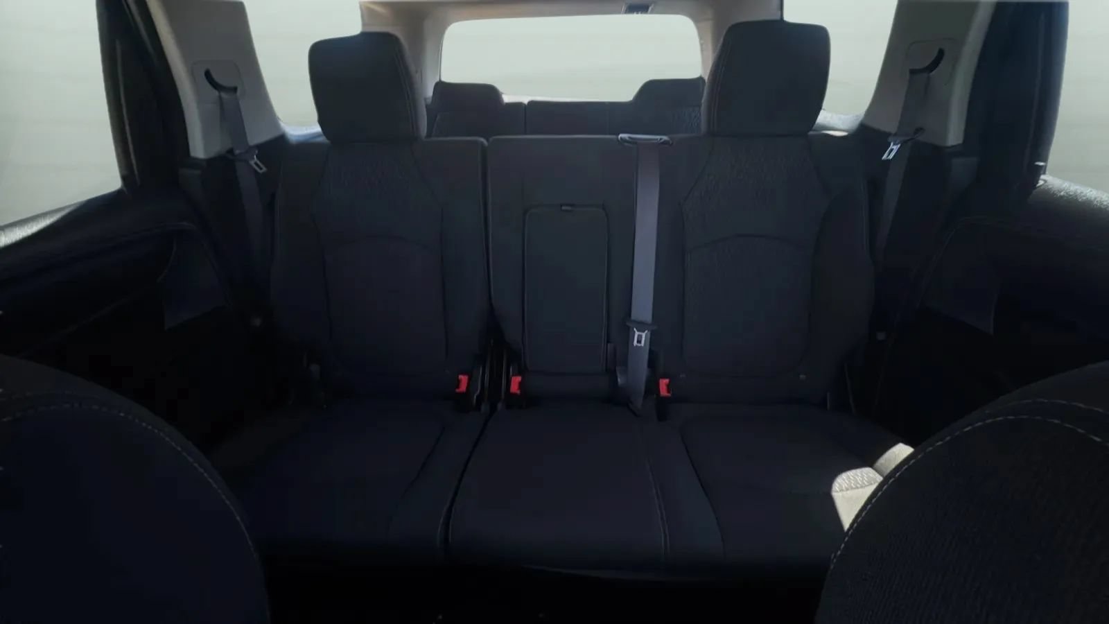 Used 2015 GMC Acadia SLE FWD image 19