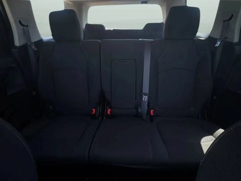 Used 2015 GMC Acadia SLE FWD image 19