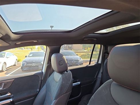 New 2024 Mercedes-Benz GLB 250 4MATIC image 29