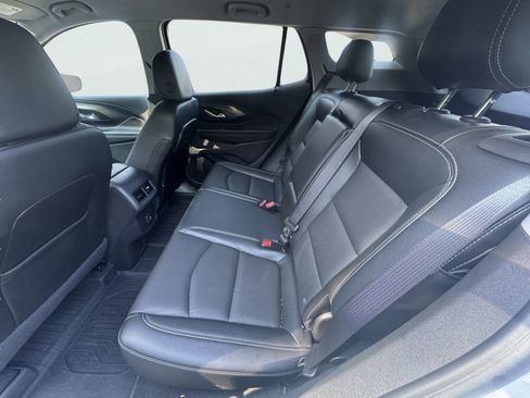 Used 2024 GMC Terrain SLT w/ Infotainment Package II image 10