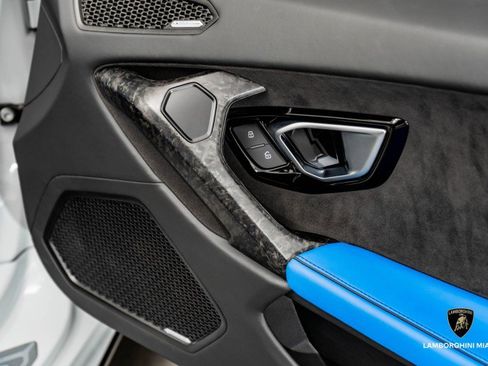 Used 2022 Lamborghini Huracan EVO image 44