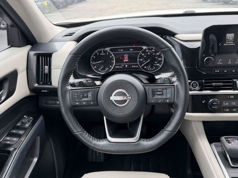 Used 2024 Nissan Pathfinder SL AWD/4WD image 21