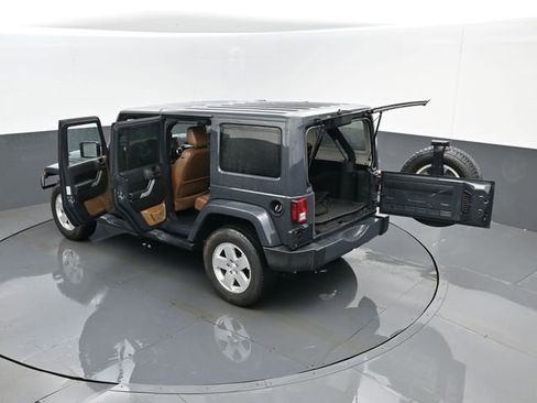 Used 2016 Jeep Wrangler Unlimited Sahara w/ Dual Top Group AWD/4WD image 26