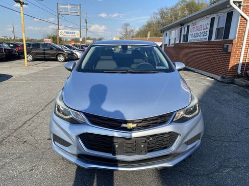 Used 2018 Chevrolet Cruze LT image 2