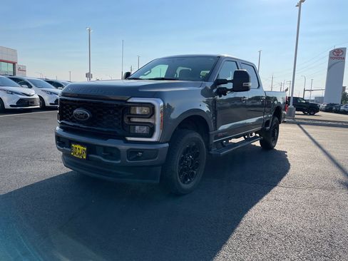 Used 2025 Ford F250 XLT w/ Black Appearance Package AWD/4WD image 7