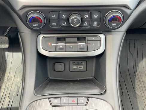 Certified 2021 GMC Acadia SLT w/ Premium Package AWD/4WD image 29