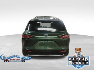 Used 2025 Toyota Sienna Limited video 3