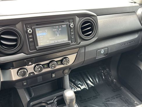 Used 2019 Toyota Tacoma SR AWD/4WD image 15