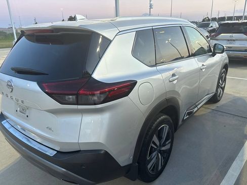 Used 2022 Nissan Rogue SL w/ SL Premium Package FWD image 2