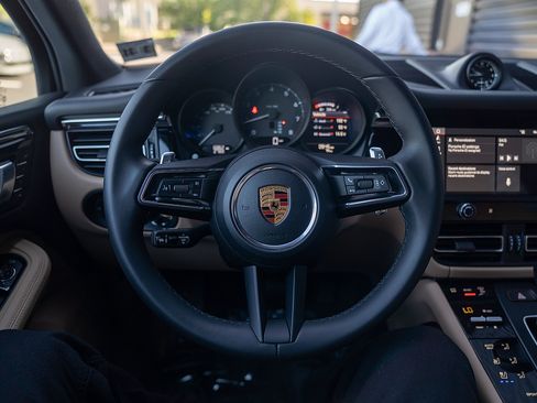 Used 2026 Porsche Macan AWD/4WD image 6