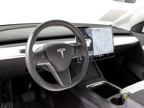 Used 2021 Tesla Model Y Long Range image 7