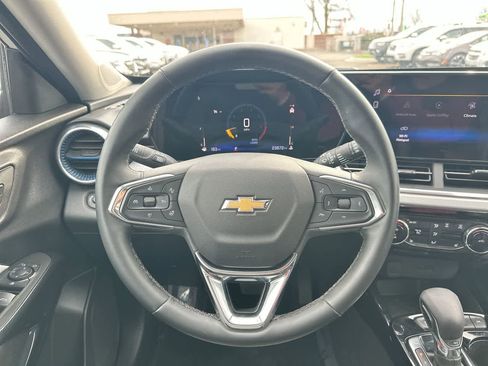 Used 2025 Chevrolet Trax LT w/ LT Convenience Package image 27