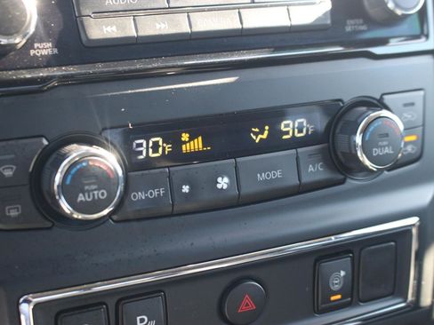 Used 2024 Nissan Titan SV w/ SV Utility Package image 25